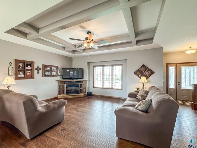 2704 E Augusta St, Brandon, SD 57005