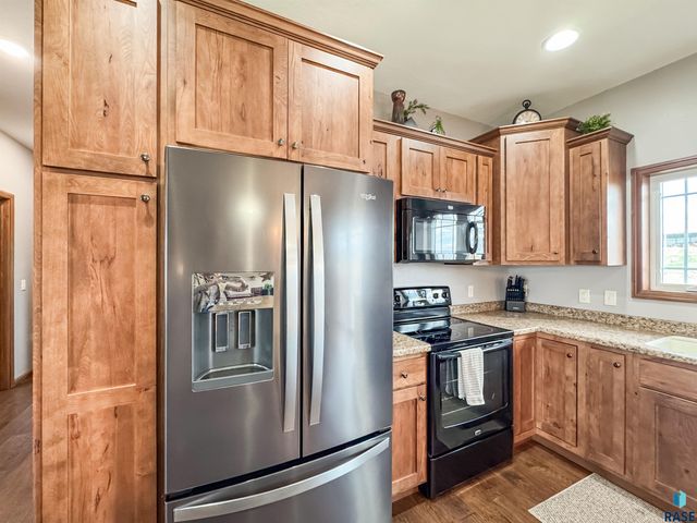 2704 E Augusta St, Brandon, SD 57005