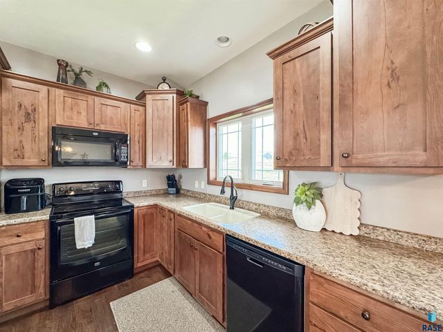 2704 E Augusta St, Brandon, SD 57005