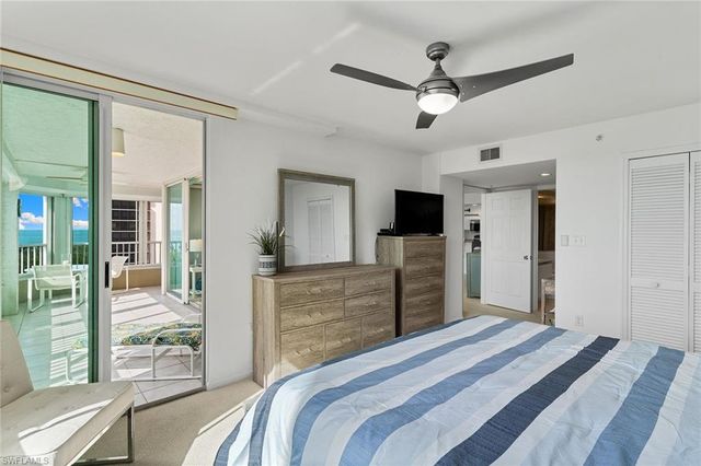 21 Bluebill AVE # 904B, Naples, FL 34108