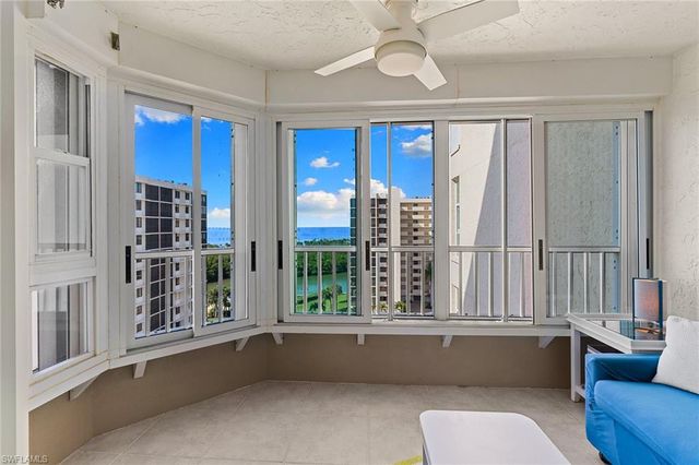 21 Bluebill AVE # 904B, Naples, FL 34108