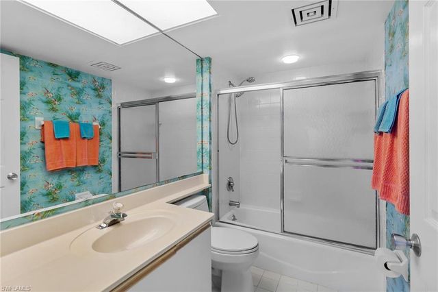 21 Bluebill AVE # 904B, Naples, FL 34108