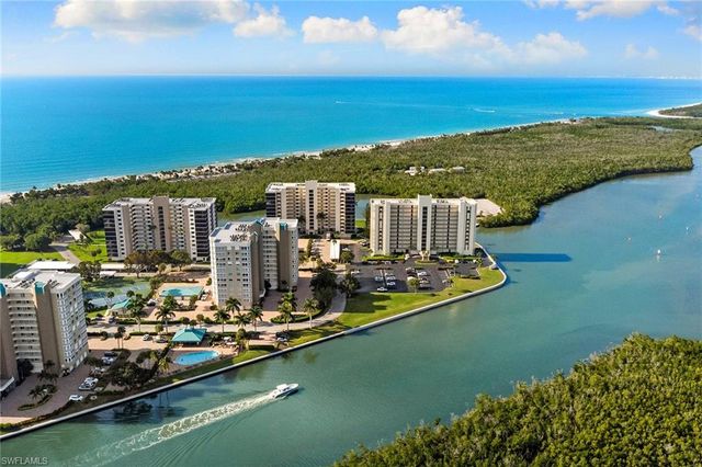 21 Bluebill AVE # 904B, Naples, FL 34108