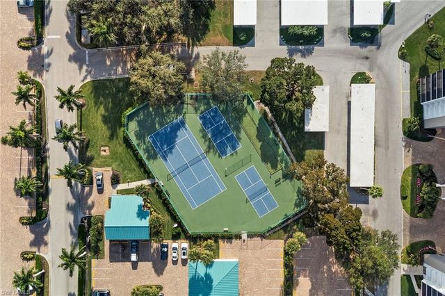 21 Bluebill AVE # 904B, Naples, FL 34108