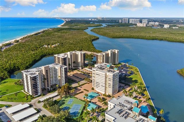 21 Bluebill AVE # 904B, Naples, FL 34108