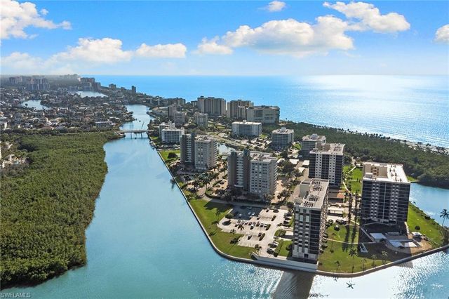 21 Bluebill AVE # 904B, Naples, FL 34108