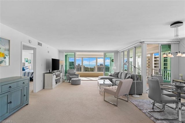 21 Bluebill AVE # 904B, Naples, FL 34108