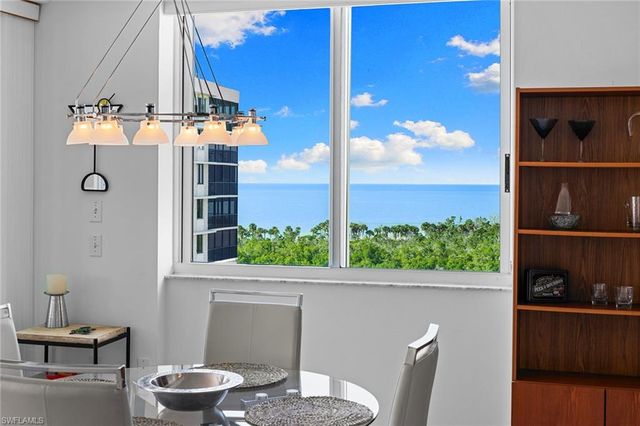 21 Bluebill AVE # 904B, Naples, FL 34108