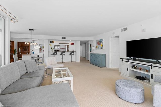 21 Bluebill AVE # 904B, Naples, FL 34108