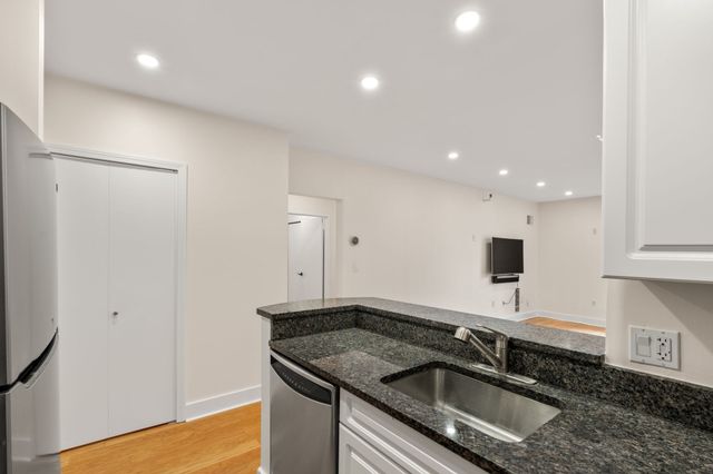 42 8th St 1104, Boston, MA 02129