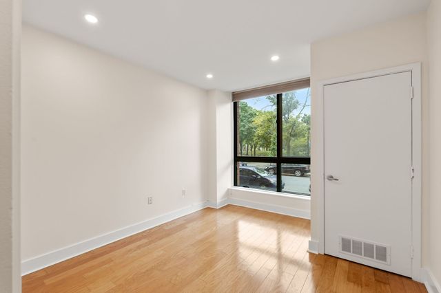 42 8th St 1104, Boston, MA 02129