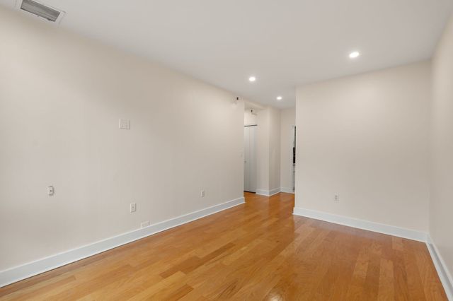 42 8th St 1104, Boston, MA 02129