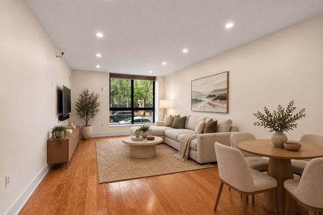 42 8th St 1104, Boston, MA 02129