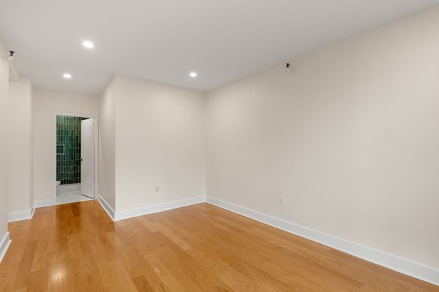 42 8th St 1104, Boston, MA 02129