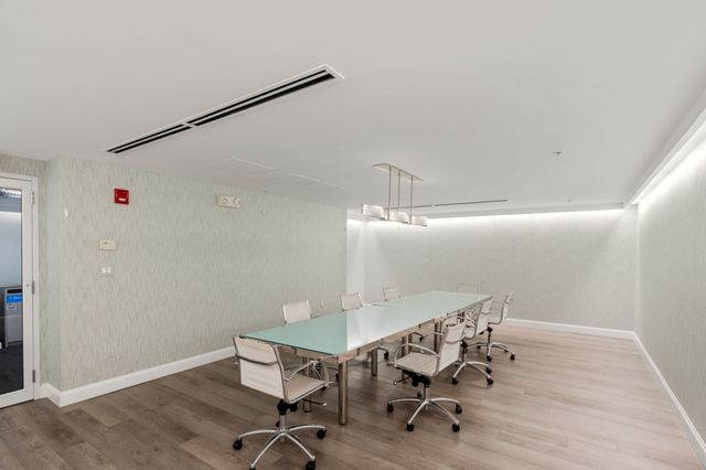 42 8th St 1104, Boston, MA 02129