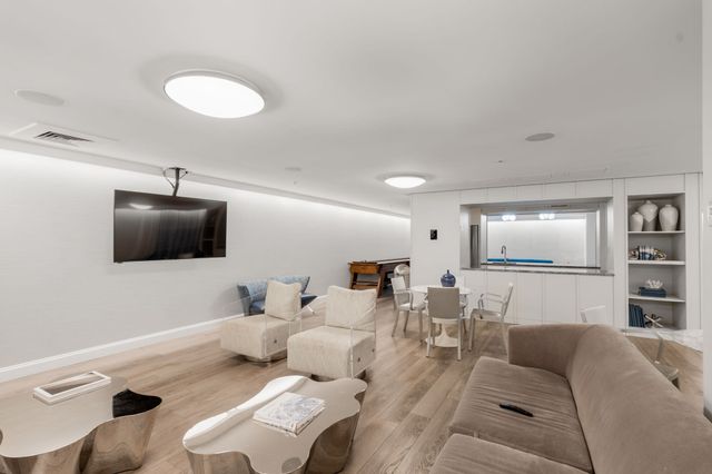 42 8th St 1104, Boston, MA 02129