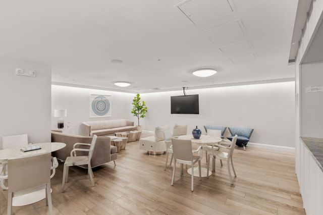 42 8th St 1104, Boston, MA 02129