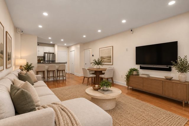 42 8th St 1104, Boston, MA 02129