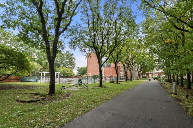 42 8th St 1104, Boston, MA 02129