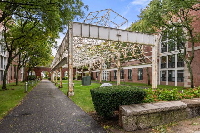 42 8th St 1104, Boston, MA 02129