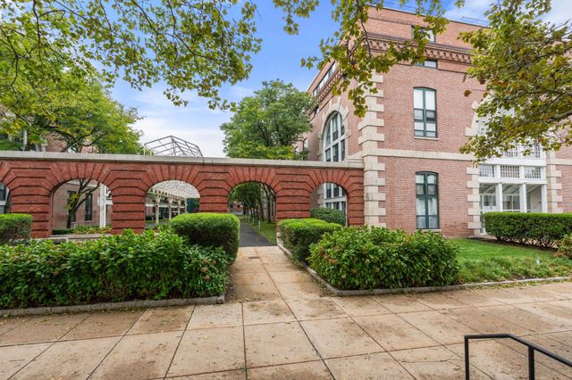 42 8th St 1104, Boston, MA 02129