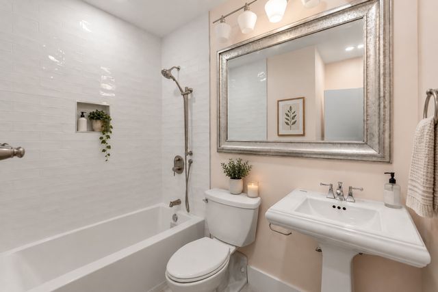 42 8th St 1104, Boston, MA 02129
