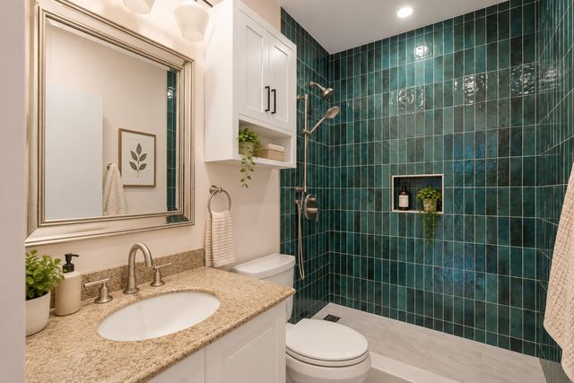 42 8th St 1104, Boston, MA 02129