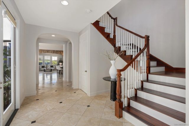 6230 Topiary St, Carlsbad, CA 92009