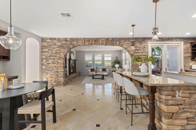 6230 Topiary St, Carlsbad, CA 92009