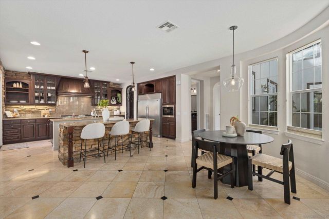 6230 Topiary St, Carlsbad, CA 92009