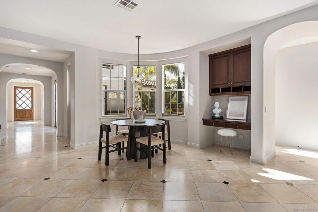 6230 Topiary St, Carlsbad, CA 92009