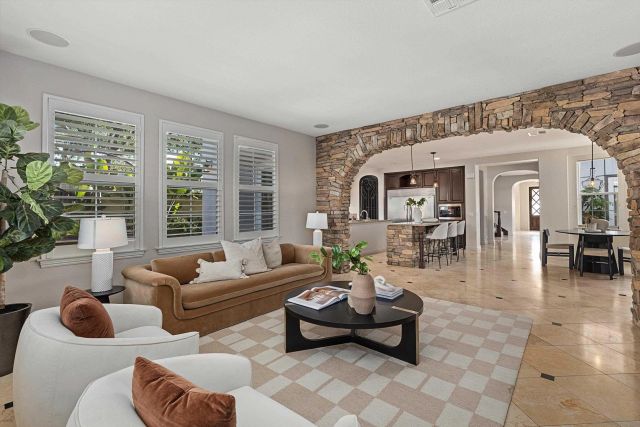 6230 Topiary St, Carlsbad, CA 92009
