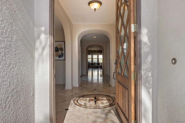 6230 Topiary St, Carlsbad, CA 92009