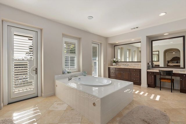 6230 Topiary St, Carlsbad, CA 92009