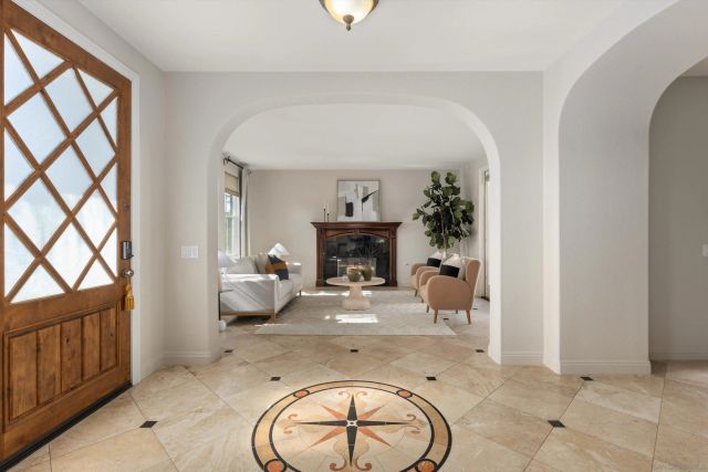 6230 Topiary St, Carlsbad, CA 92009