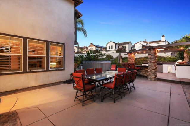 6230 Topiary St, Carlsbad, CA 92009
