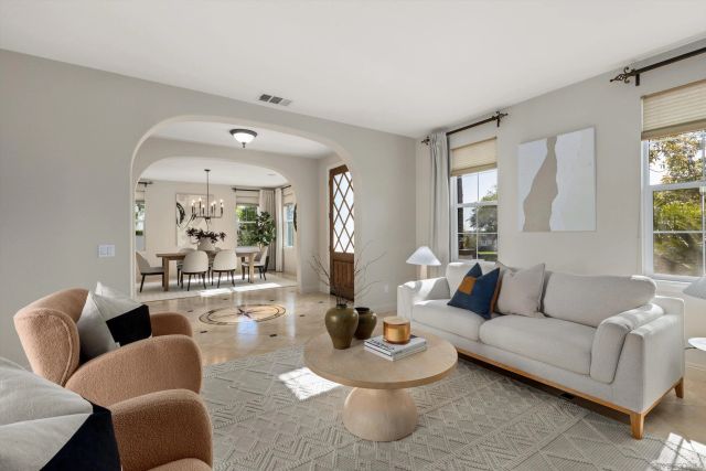 6230 Topiary St, Carlsbad, CA 92009