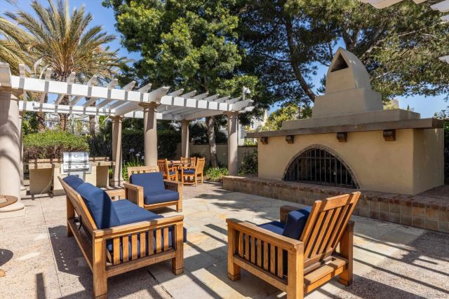 6230 Topiary St, Carlsbad, CA 92009