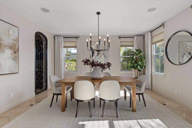 6230 Topiary St, Carlsbad, CA 92009