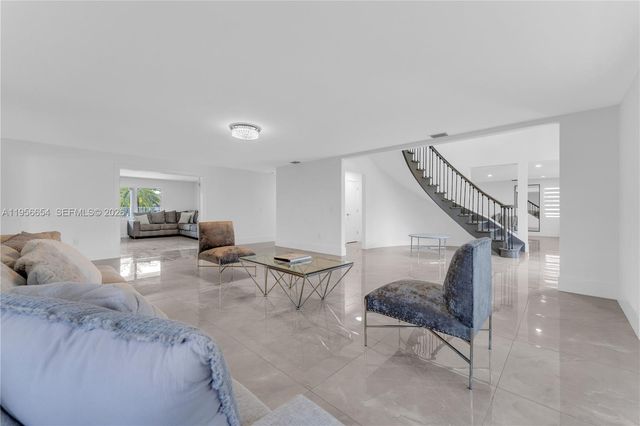 11824 SW 43rd Ct, Davie, FL 33330