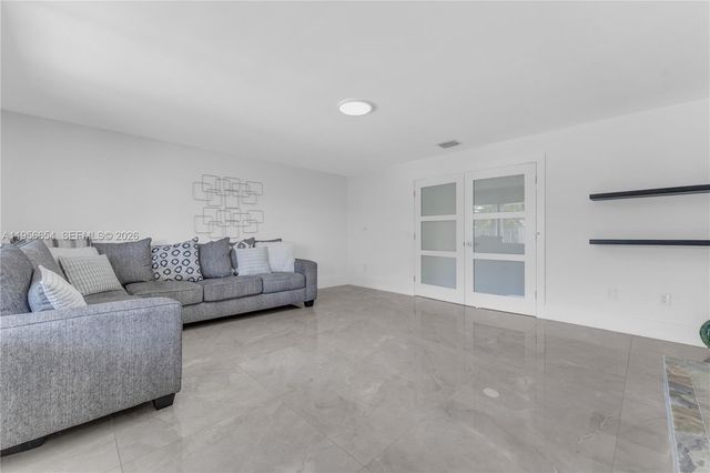 11824 SW 43rd Ct, Davie, FL 33330