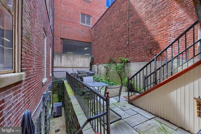 121-123 E KING ST, Lancaster, PA 17602