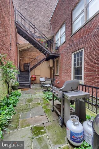 121-123 E KING ST, Lancaster, PA 17602