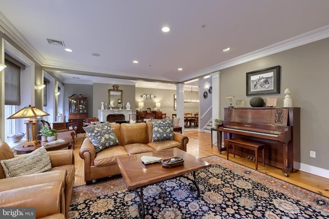 121-123 E KING ST, Lancaster, PA 17602