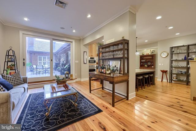 121-123 E KING ST, Lancaster, PA 17602