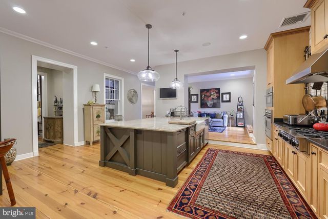 121-123 E KING ST, Lancaster, PA 17602