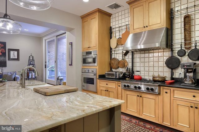 121-123 E KING ST, Lancaster, PA 17602