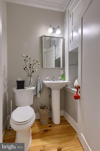 121-123 E KING ST, Lancaster, PA 17602