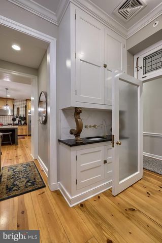 121-123 E KING ST, Lancaster, PA 17602