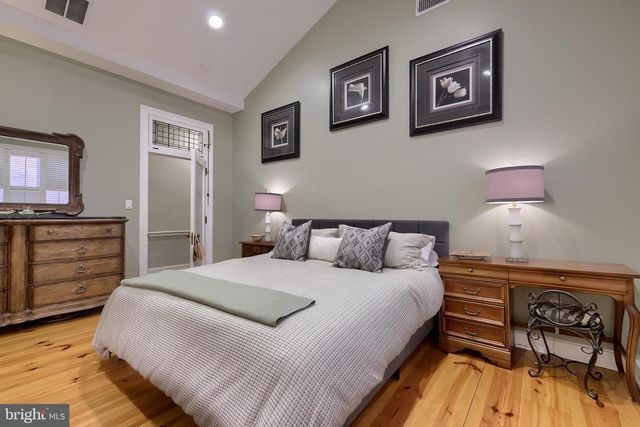 121-123 E KING ST, Lancaster, PA 17602